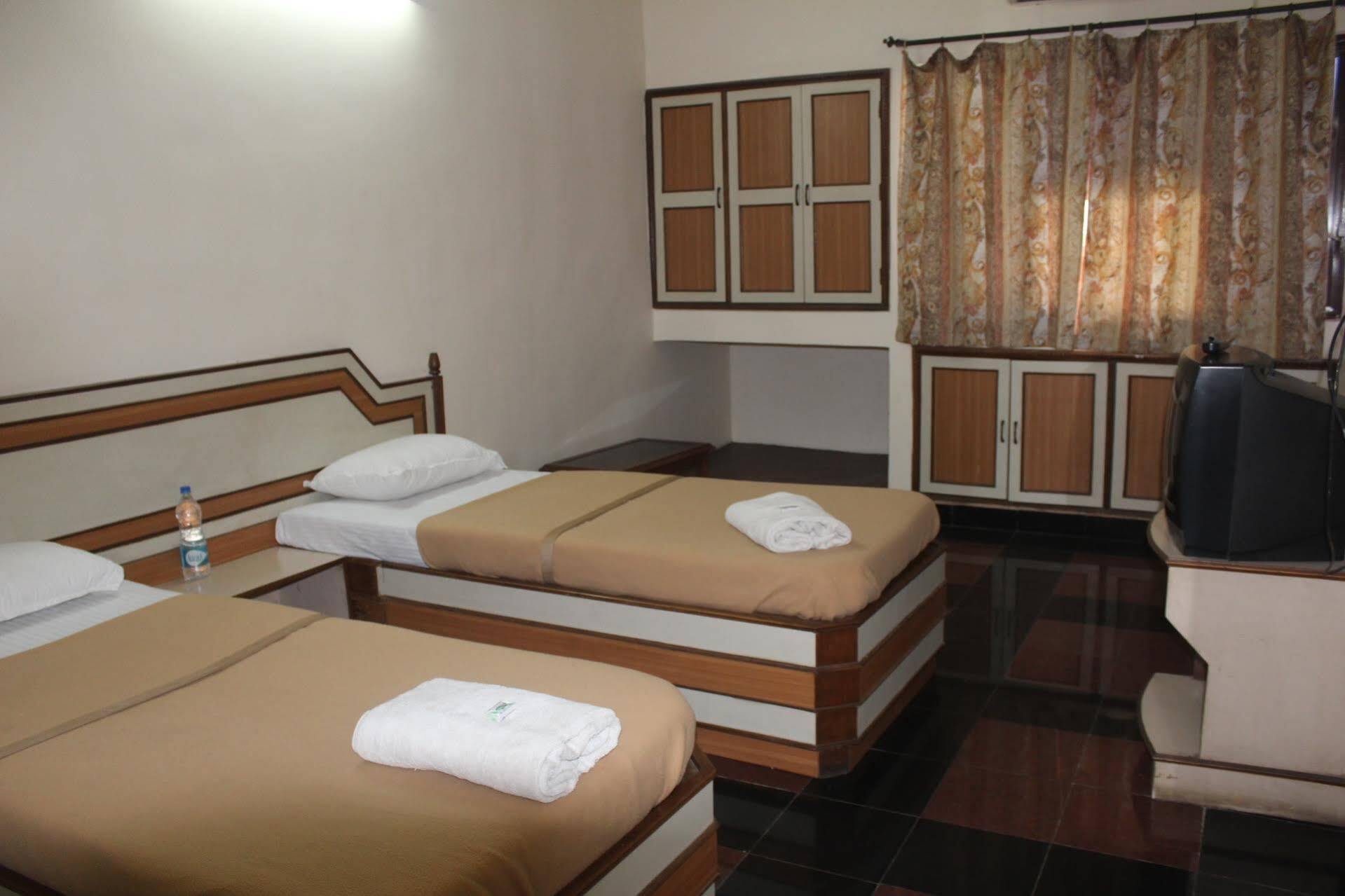 Royale Inn Vapi Exteriér fotografie