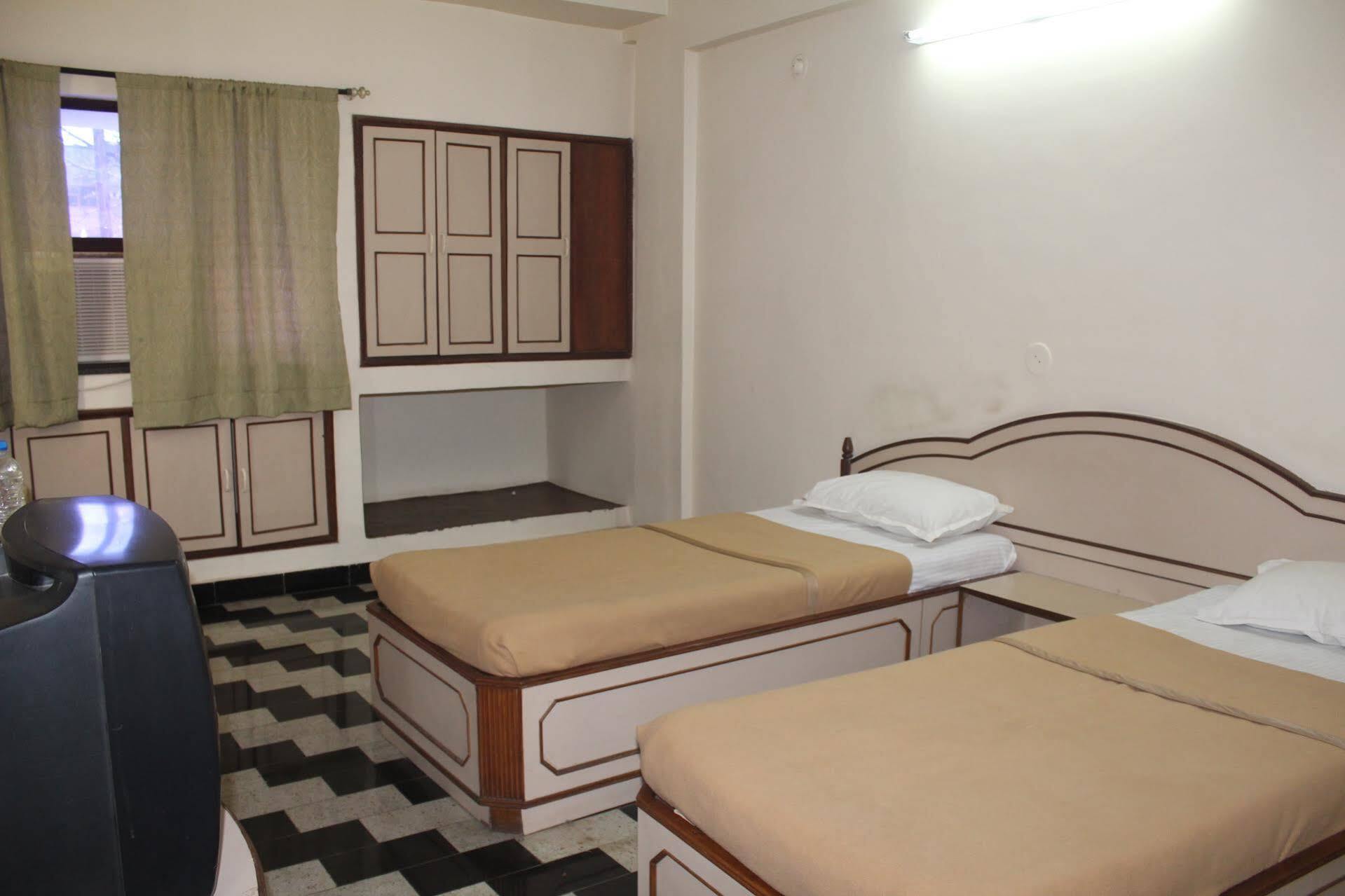 Royale Inn Vapi Exteriér fotografie